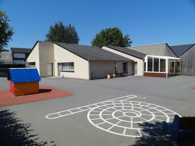 RENOVATION THERMIQUE D'UNE ECOLE MATERNELLE - EVRECY RENOVATION THERMIQUE D'UNE ECOLE MATERNELLE - EVRECY